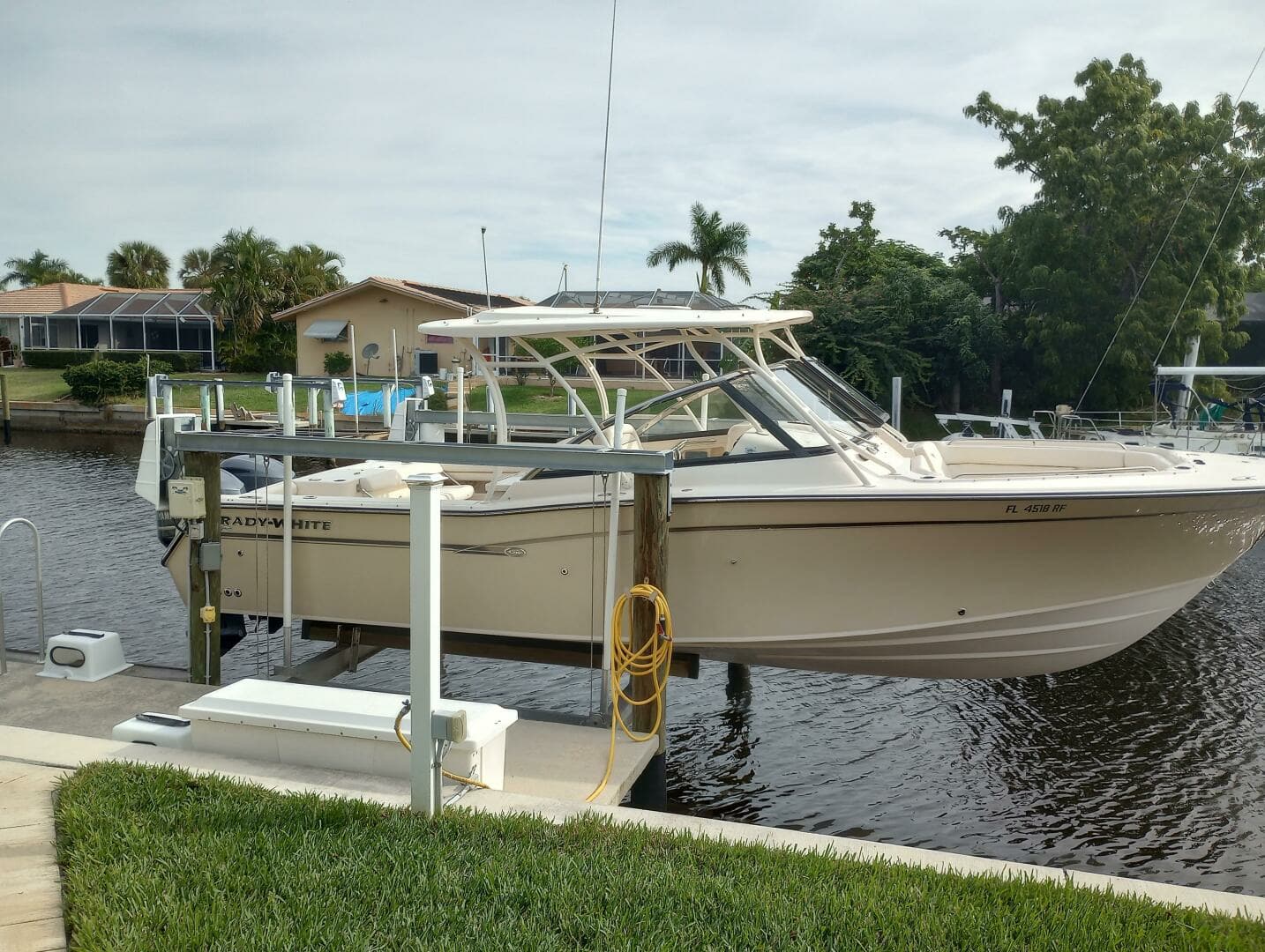 2016 Grady-White Freedom 307