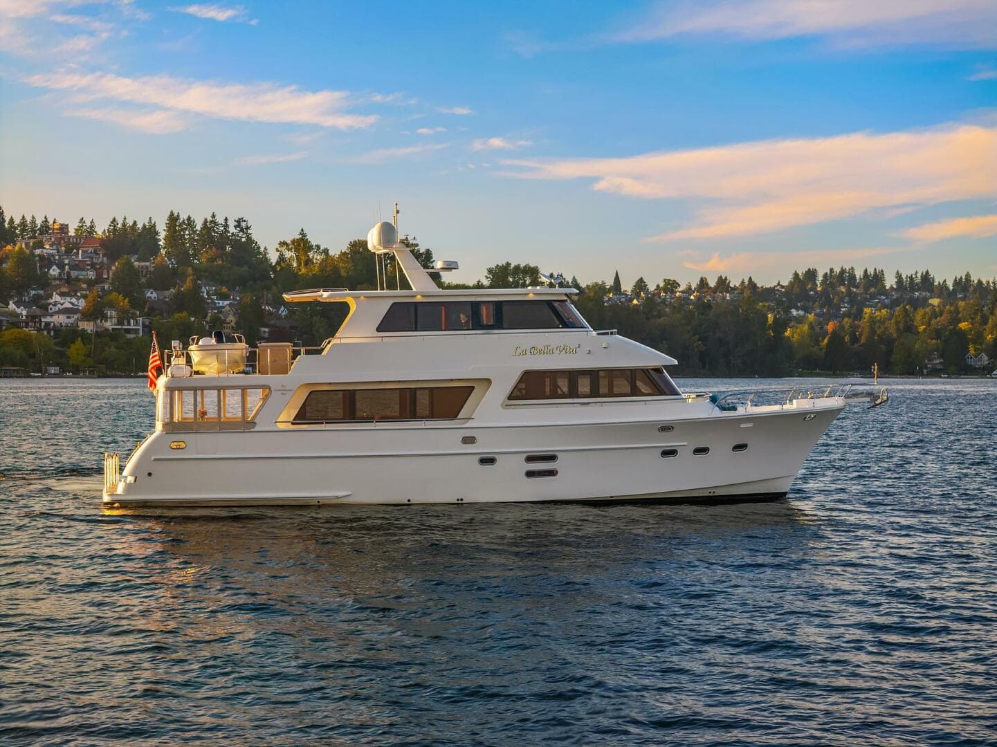 2014 Hampton 720 Skylounge LRC