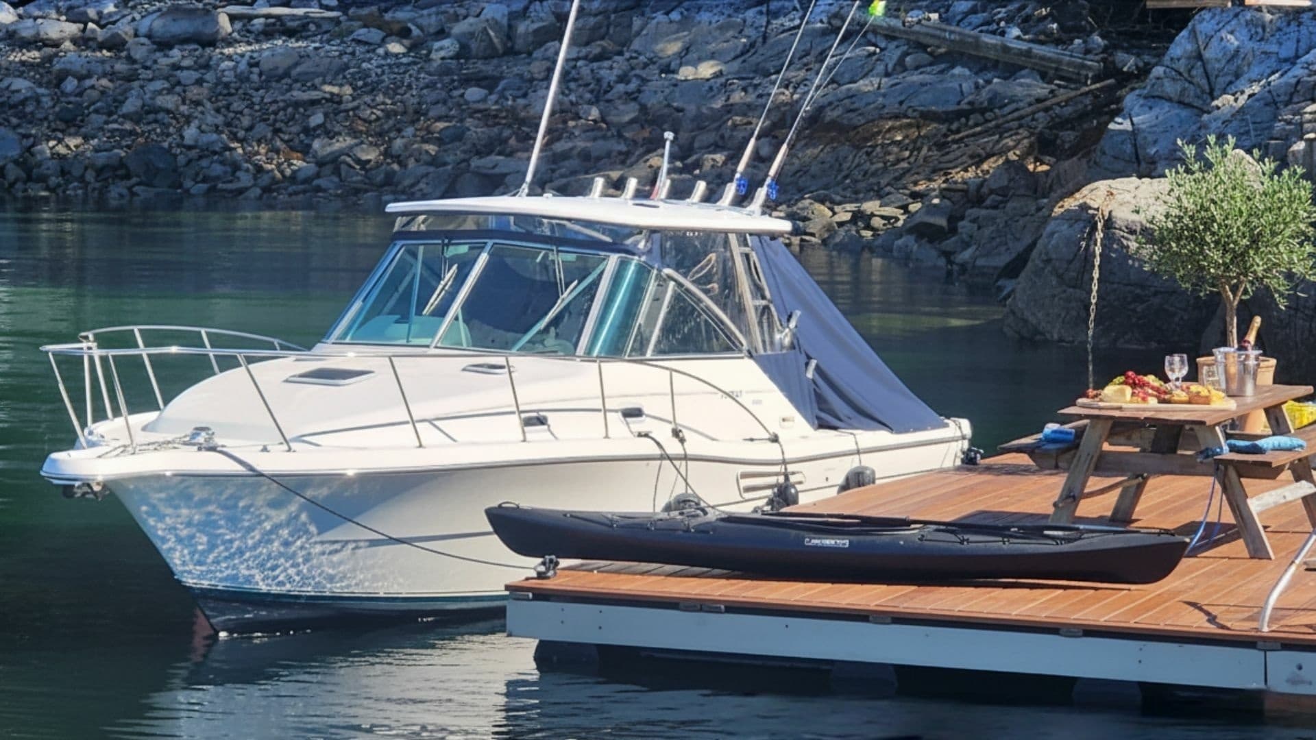 2000 Pursuit 3000 Express