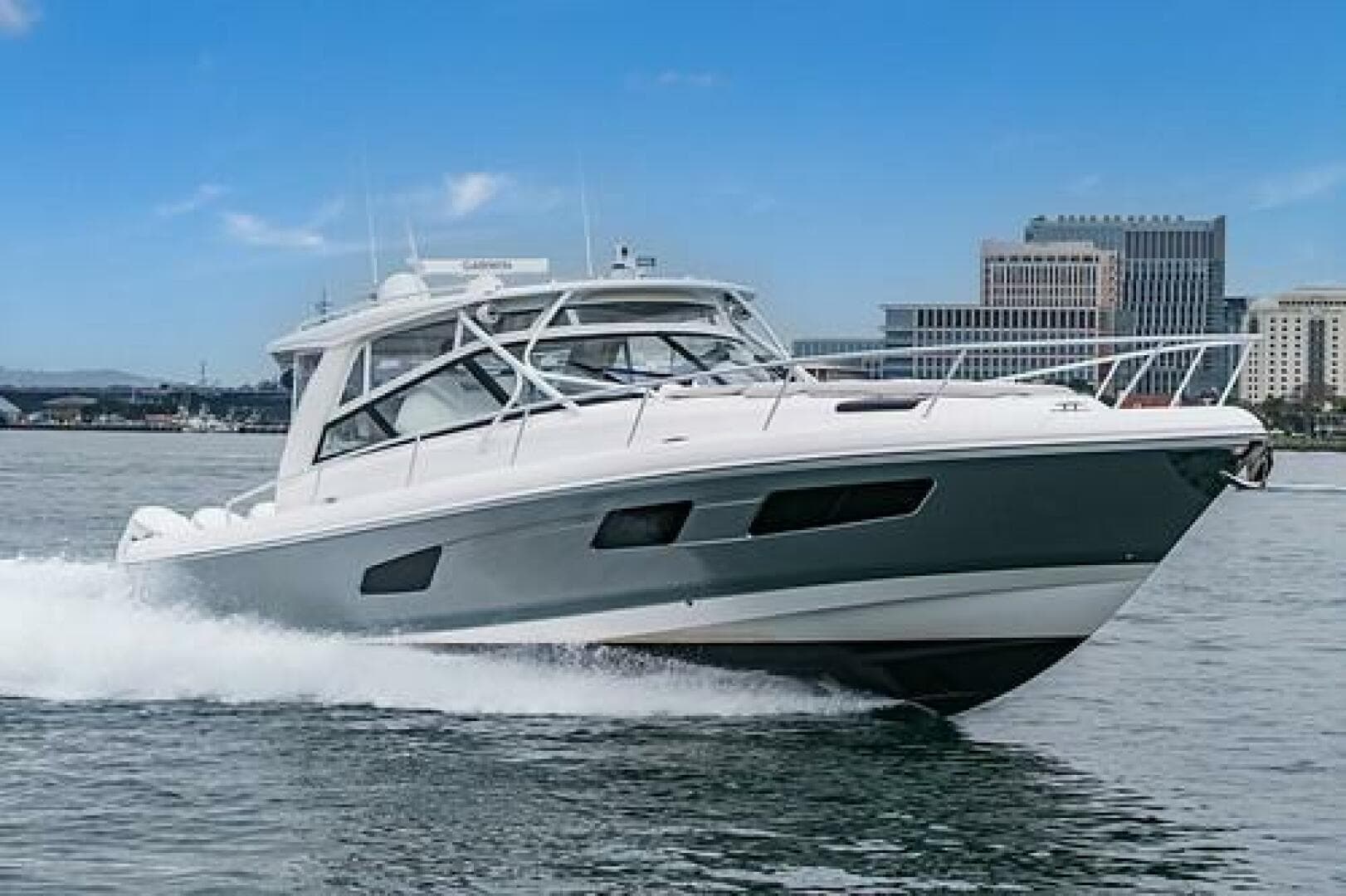 2022 Intrepid 477 Evolution