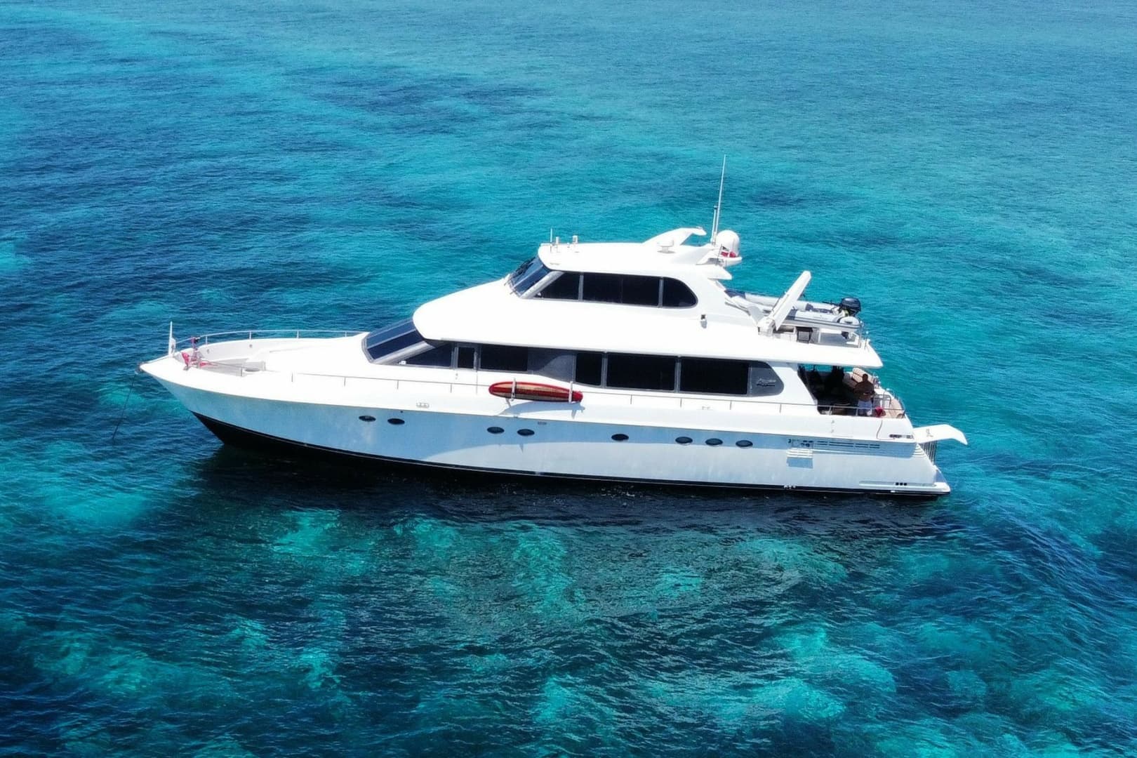 1998 Lazzara Yachts 76 Skylounge Grand Salon