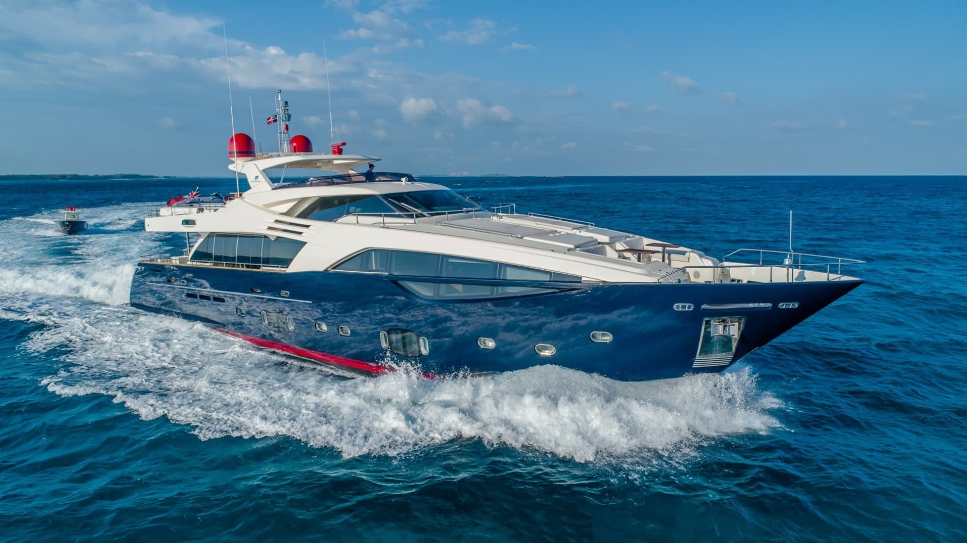 2012 Custom Line Raised Pilothouse