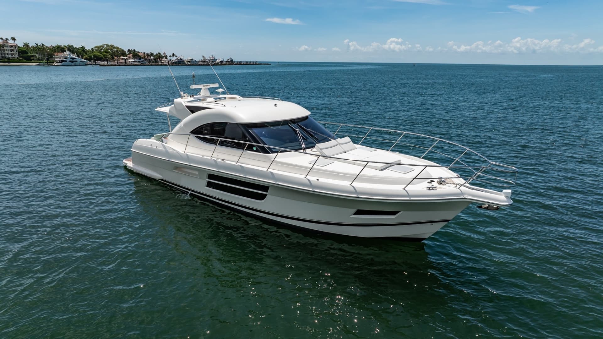 2016 Riviera Sport Yacht