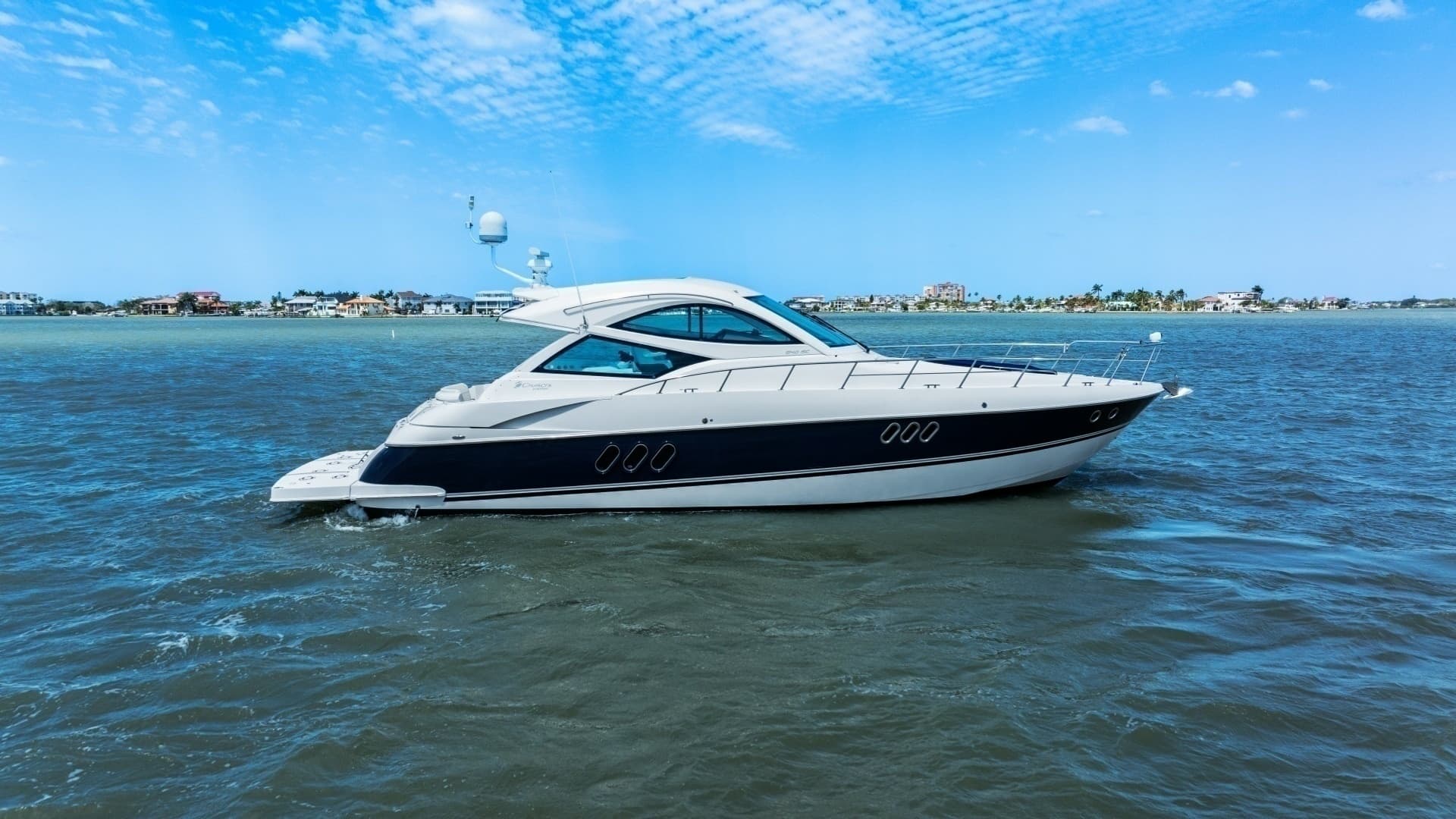 2012 Cruisers Yachts 540 Coupe