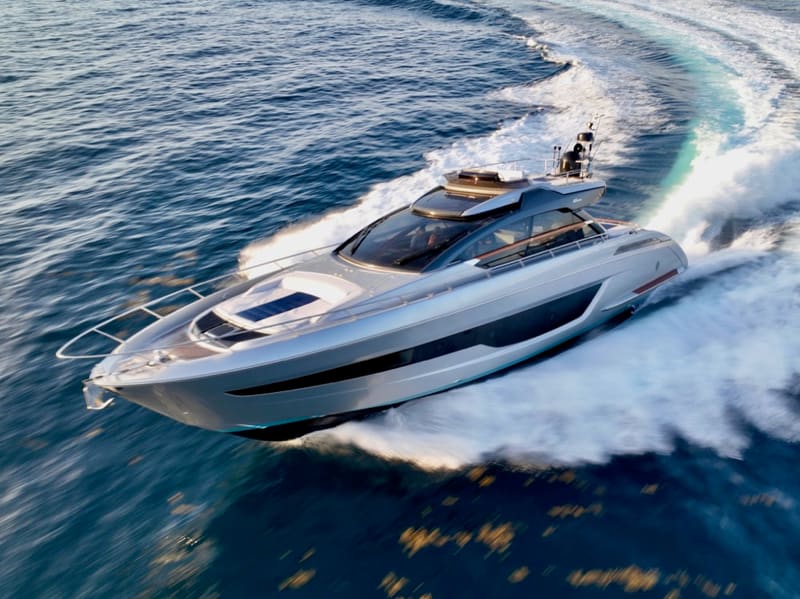 An express cruiser at speed